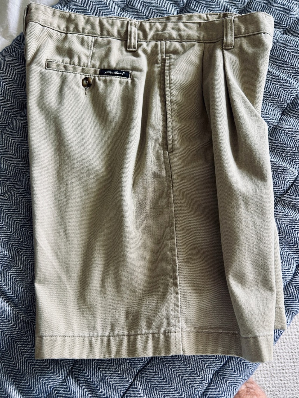 Men's Eddie Bauer khaki 100% cotton shorts